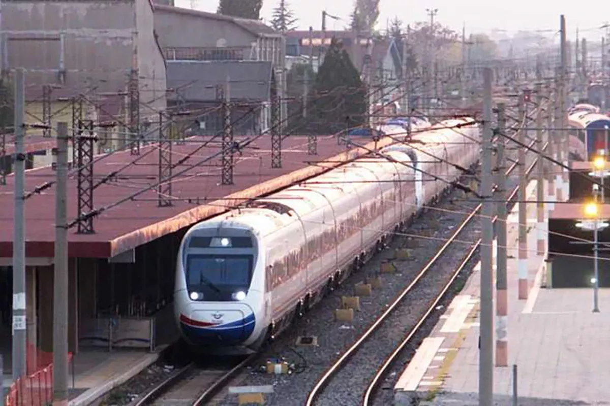 Bird's-eye view of the railway at the station